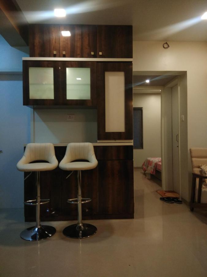 Parishreya Holiday Home ロナバラ エクステリア 写真