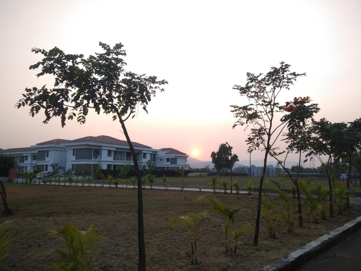 Parishreya Holiday Home ロナバラ エクステリア 写真