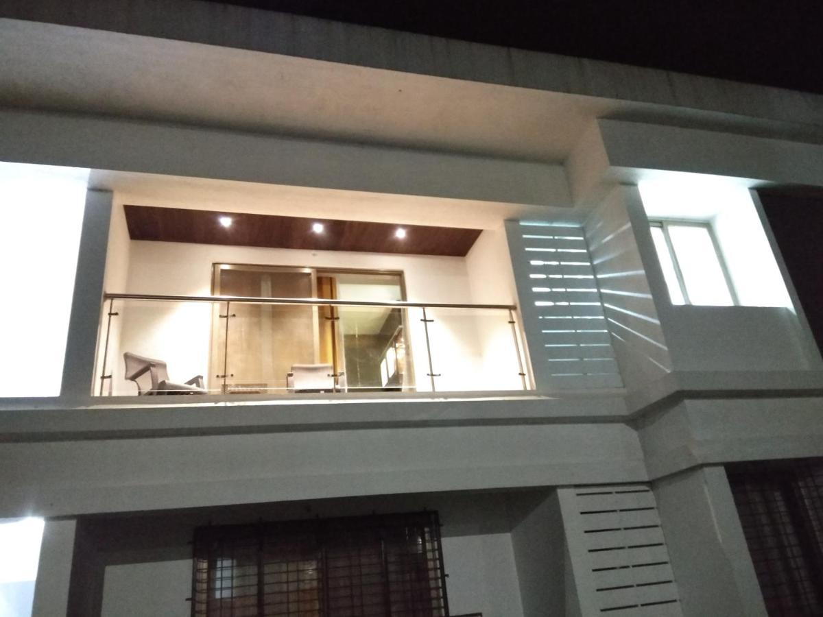 Parishreya Holiday Home ロナバラ エクステリア 写真