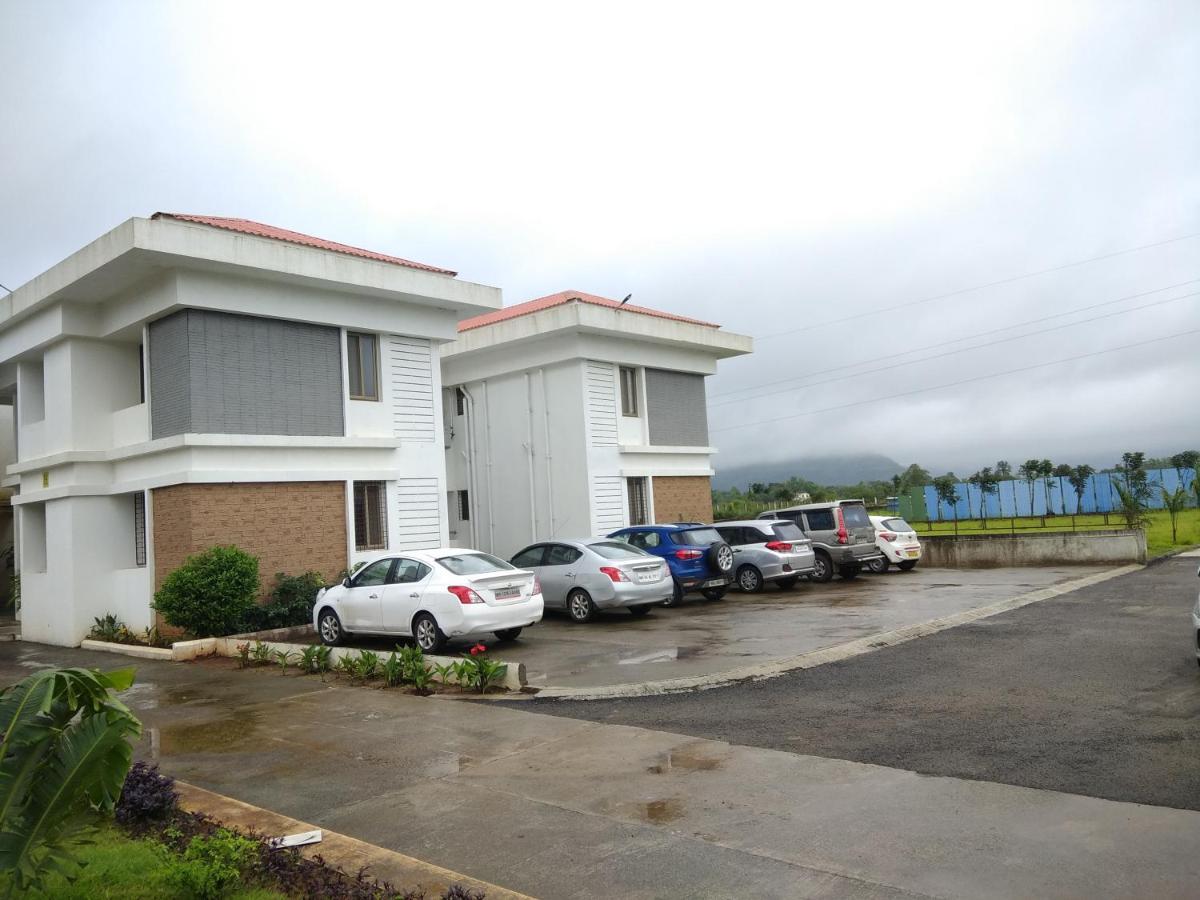 Parishreya Holiday Home ロナバラ エクステリア 写真